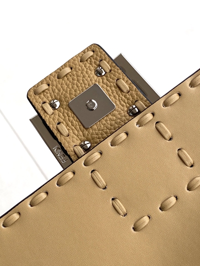 フェンディバッグ角部分ディテール